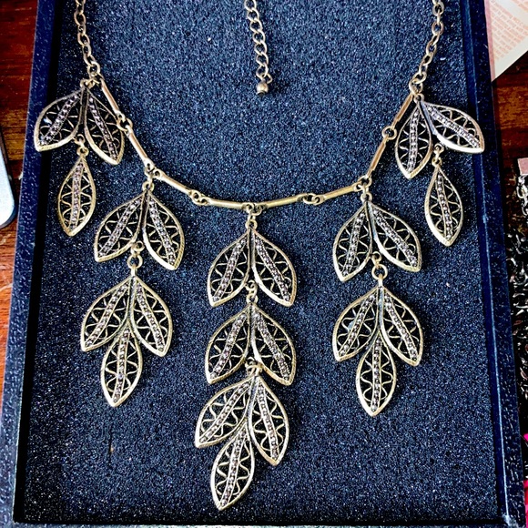 Anthropologie Jewelry - Anthropology leaf drop Neaklace